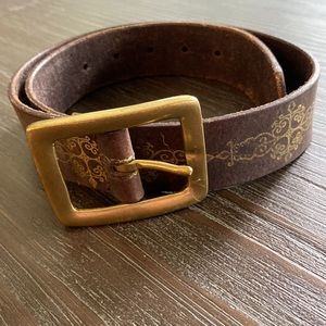 Guess Ladies leather belt in size small 34 inches in length.